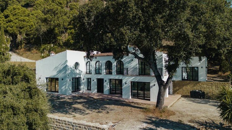 listing card gallery