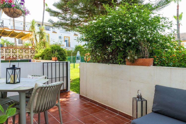 House | Resale in Montemar in Montemar, Costa del Sol - Photo 5