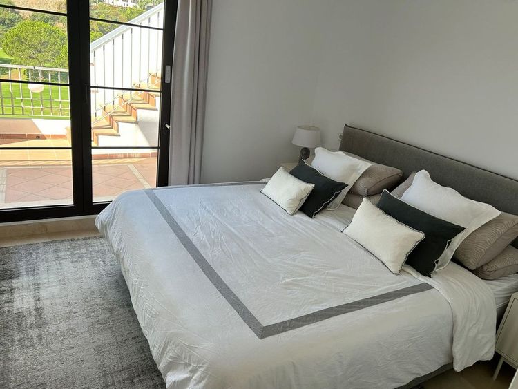Penthouse | Resale in Los Arqueros in Los Arqueros, Los Arqueros-Puerto del Almendro, Costa del Sol - Photo 5