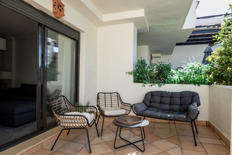 Apartment | Resale in Selwo in Selwo, Costa del Sol - Photo 2