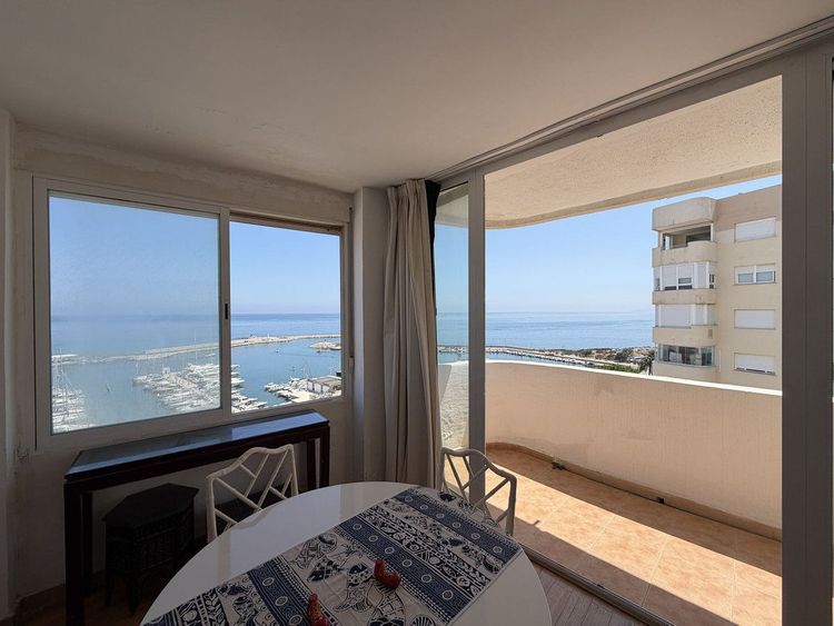 Apartment | Resale in Estepona in Estepona, Costa del Sol - Photo 2