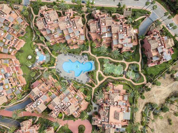 Apartment | Resale in Estepona in Estepona, Costa del Sol - Photo 4