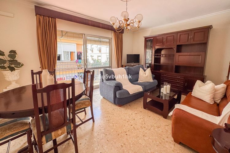 listing card gallery