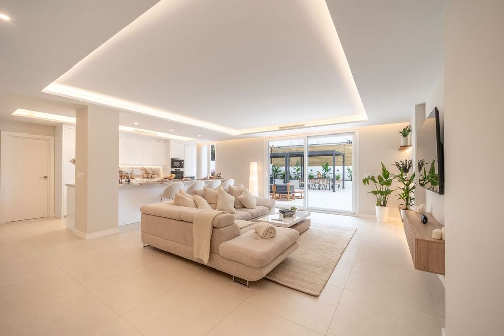 Apartment | Resale in Nueva Andalucía in Nueva Andalucía Others, Costa del Sol - Main property photo