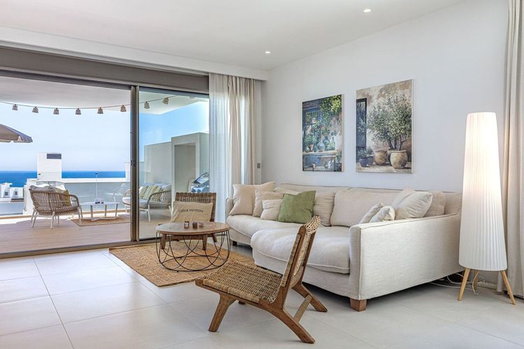 Apartment | Resale in Estepona in Estepona, Costa del Sol - Photo 2