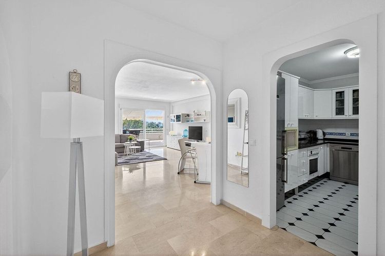 Apartment | Resale in Torrequebrada in Torrequebrada, Costa del Sol - Photo 3