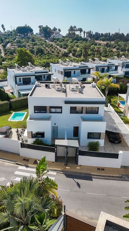 House | Resale in Selwo in Selwo, Costa del Sol - Photo 2