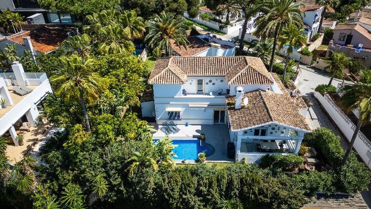 House | Resale in Marbesa in Marbesa, Marbella East, Costa del Sol - Photo 3