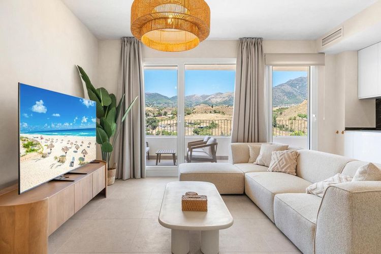 Apartment | Resale in Los Pacos in Los Pacos, Costa del Sol - Photo 3