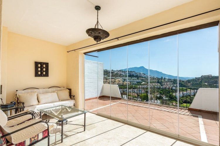 Apartment | Resale in Benahavís in Benahavís Others, Costa del Sol - Photo 4