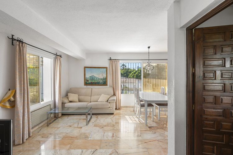 House | Resale in Nueva Andalucía in Nueva Andalucía Others, Costa del Sol - Photo 3