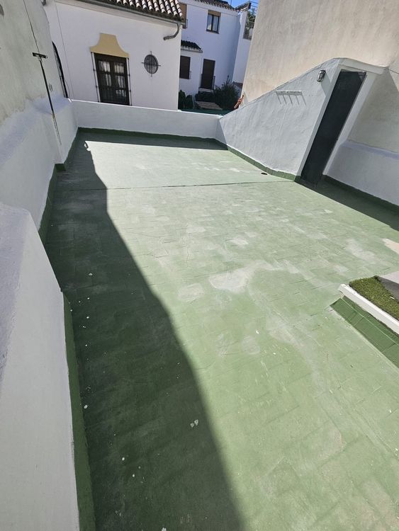 House | Resale in Estepona in Estepona, Costa del Sol - Photo 2