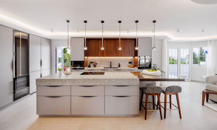 Penthouse | Resale in Nueva Andalucía in Nueva Andalucía Others, Costa del Sol - Photo 2