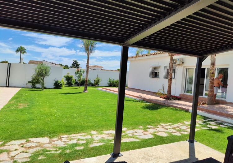 House | Resale in Estepona in Estepona, Costa del Sol - Photo 4