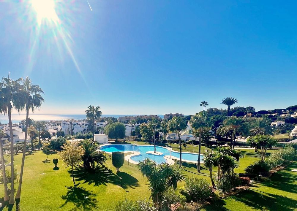 Apartment | Resale in Calahonda in Calahonda, Costa del Sol - Main property photo