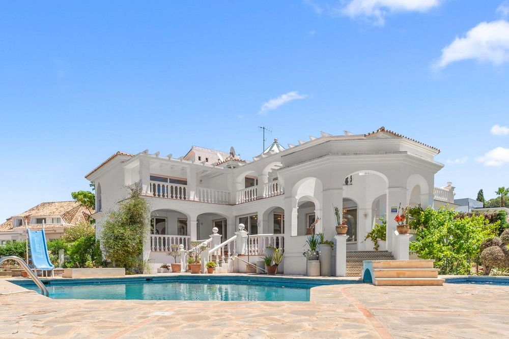 House | Resale in Torrequebrada in Torrequebrada, Costa del Sol - Main property photo