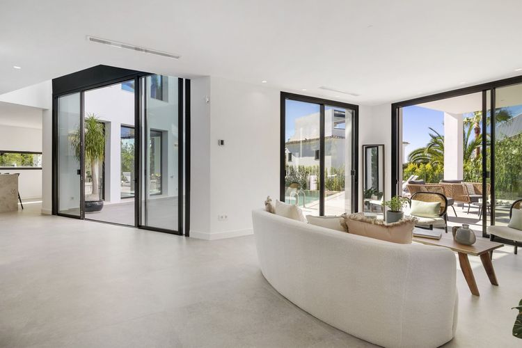 House | Resale in Marbesa in Marbesa, Costa del Sol - Photo 5