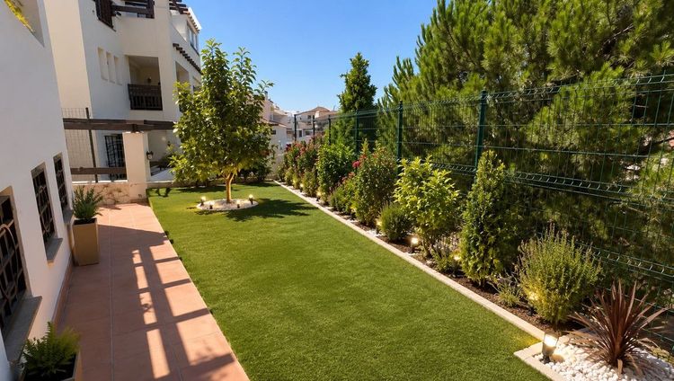 Apartment | Resale in Benalmadena in Benalmadena Others, Costa del Sol - Photo 2