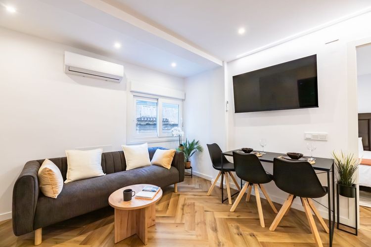 Apartment | Resale in Málaga Centro in Málaga Centro, Costa del Sol - Photo 2