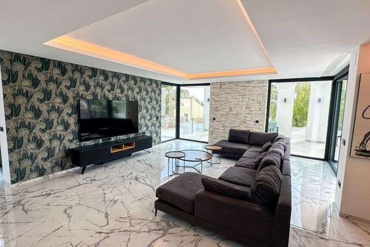House | Resale in Villamartin in Villamartin, Costa Blanca - Photo 4