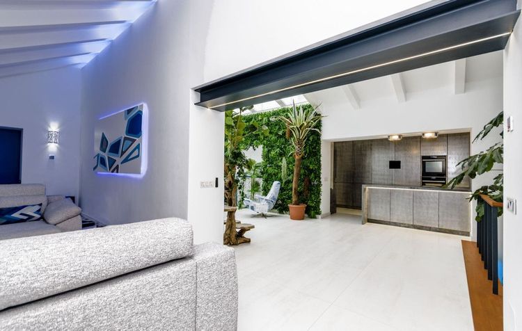 House | Resale in Estepona in Estepona, Costa del Sol - Photo 3