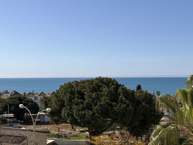 Apartment | Resale in Costabella in Costabella, Costa del Sol - Photo 2