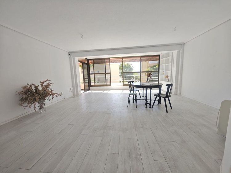 Apartment | Resale in La Carihuela in La Carihuela, Costa del Sol - Photo 5