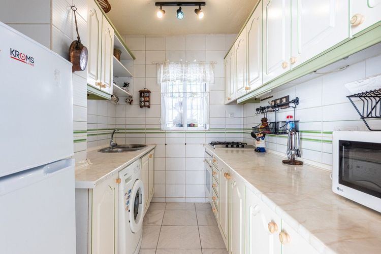 House | Resale in Fuengirola in Fuengirola Others, Costa del Sol - Photo 4