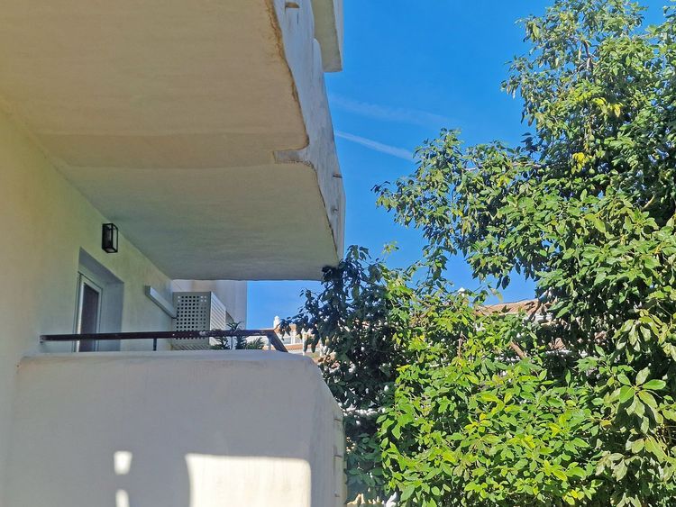 Apartment | Resale in Calahonda in Calahonda, Costa del Sol - Photo 2