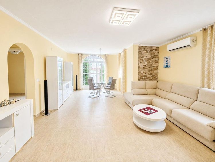 House | Resale in Mil Palmeras in Mil Palmeras, Pilar de la Horadada, Costa Blanca - Photo 5