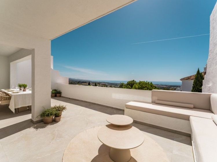 Apartment | Resale in El Madroñal in El Madroñal, Costa del Sol - Photo 4