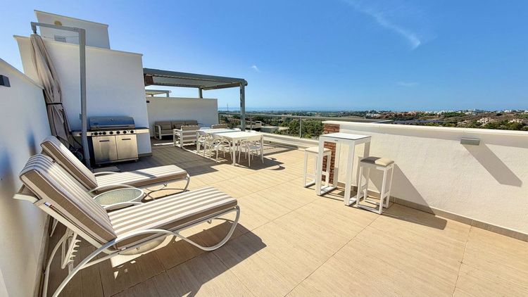 Penthouse | Resale in Los Arqueros in Los Arqueros, Costa del Sol - Photo 3