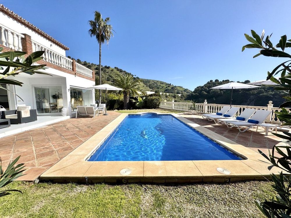 House | Resale in Calahonda in Calahonda, Costa del Sol - Main property photo