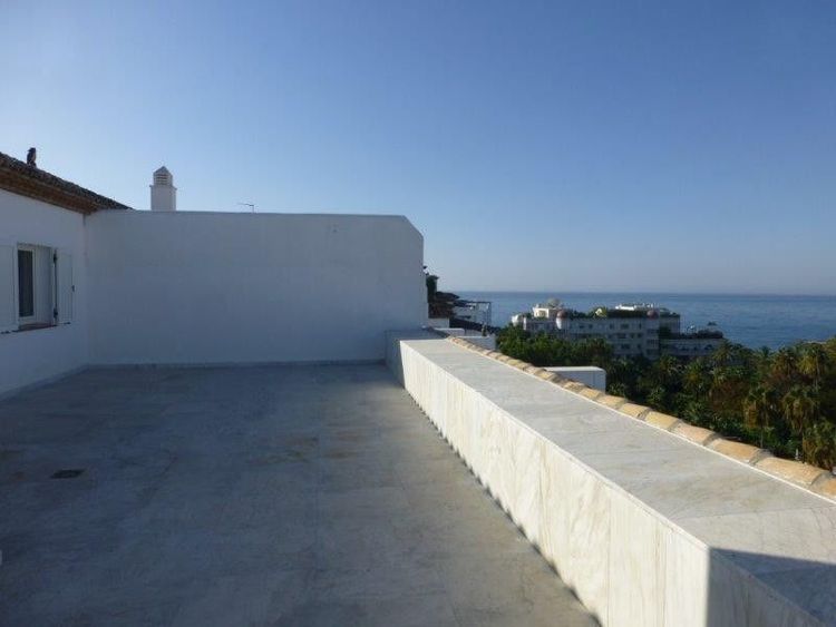 Penthouse | Resale in Puerto Banús in Puerto Banús, Costa del Sol - Photo 2