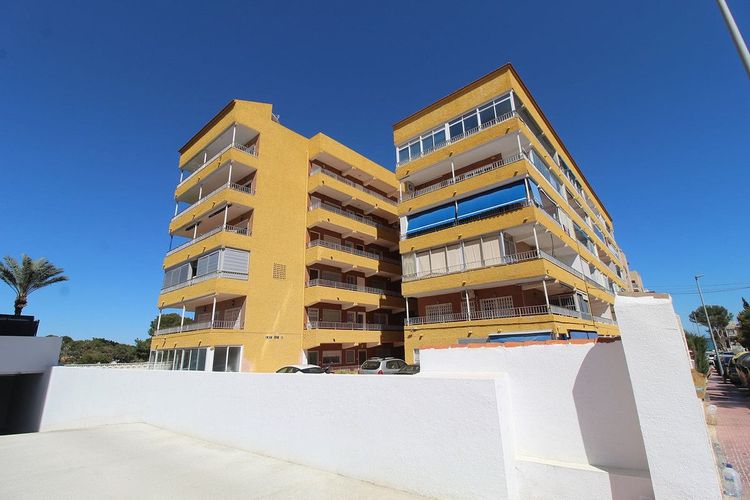 Apartment | Resale in Punta Prima in Punta Prima, Costa Blanca - Photo 3
