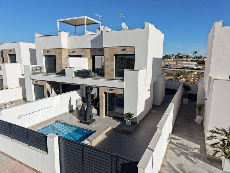 House | Resale in Los Montesinos in Los Montesinos, Costa Blanca - Photo 5