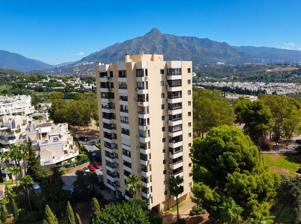 Apartment | Resale in Aloha in Aloha, Costa del Sol - Main property photo