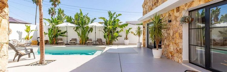 House | Resale in Estepona in Estepona, Costa del Sol - Photo 5