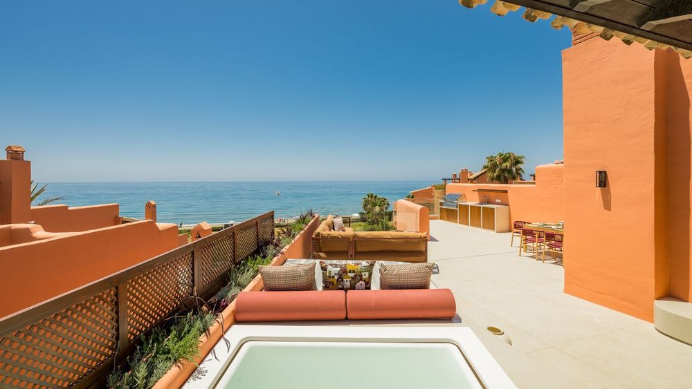 Apartment | Resale in Los Monteros in Los Monteros, Costa del Sol - Main property photo