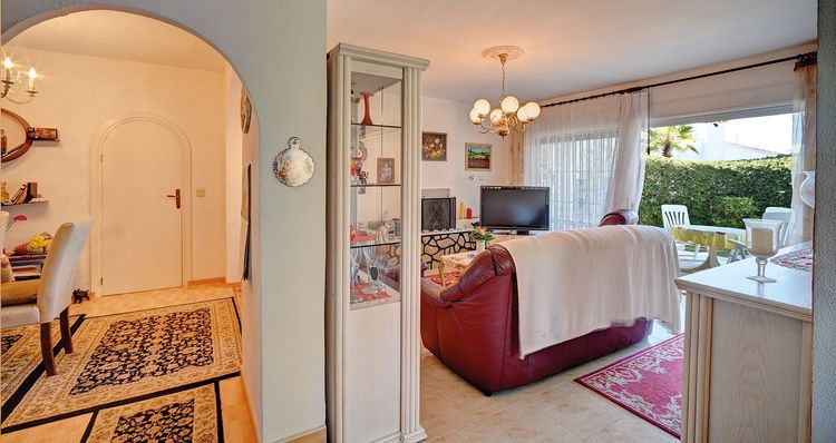 House | Resale in Marbesa in Marbesa, Costa del Sol - Photo 3