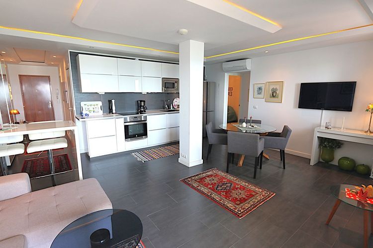 Apartment | Resale in Fuengirola in Fuengirola Others, Costa del Sol - Photo 2