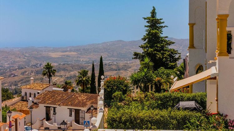 House | Resale in Mijas in Mijas Others, Costa del Sol - Photo 3