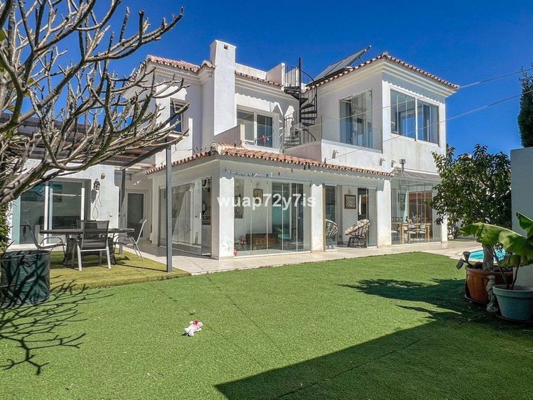 House | Resale in Estepona - Development photo 1