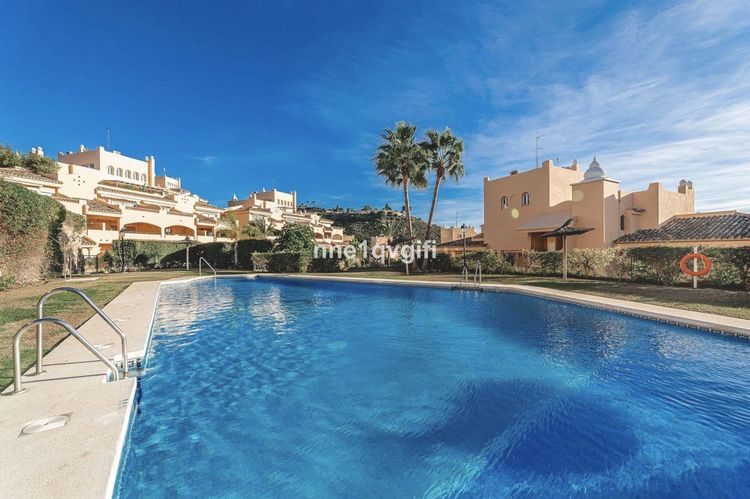 Apartment | Resale in Elviria in Elviria, Costa del Sol - Photo 3