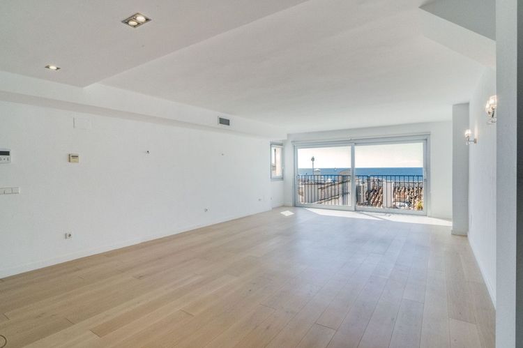 Apartment | Resale in Puerto Banús in Puerto Banús, Costa del Sol - Photo 4