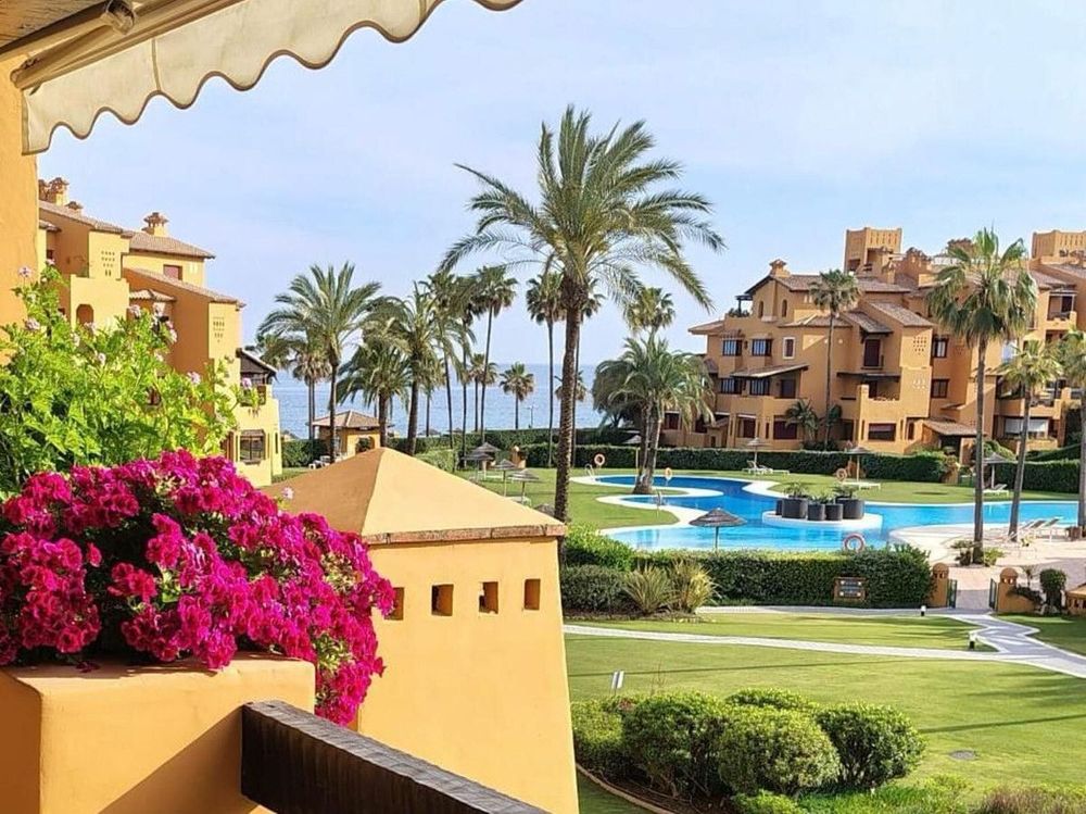 Apartment | Resale in Estepona in Estepona, Costa del Sol - Main property photo