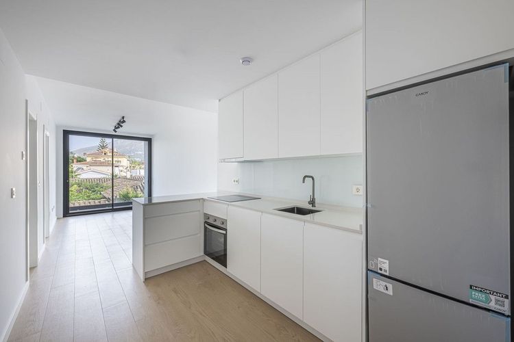 Apartment | Resale in Los Boliches in Los Boliches, Costa del Sol - Photo 2