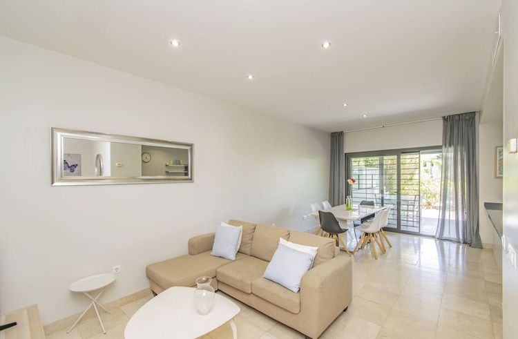 Apartment | Resale in Los Flamingos in Los Flamingos, Costa del Sol - Photo 2