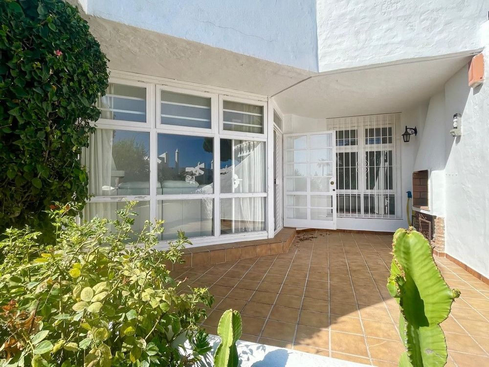 Apartment | Resale in Calahonda in Calahonda, Costa del Sol - Main property photo