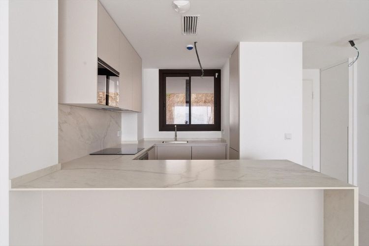 Apartment | Resale in Fuengirola in Fuengirola Others, Costa del Sol - Photo 4